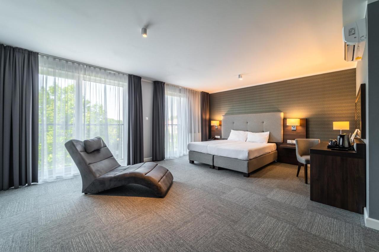 Hotel Weneda Opole Buitenkant foto
