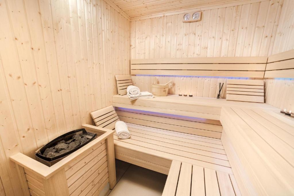 Hotel Weneda Opole Buitenkant foto
