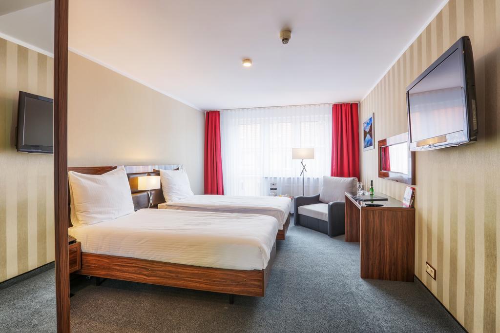 Hotel Weneda Opole Buitenkant foto